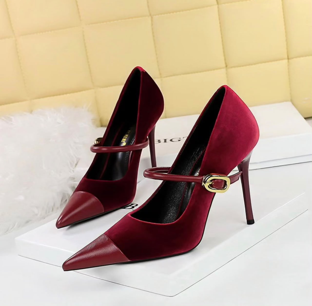 Escarpins bordeaux à bride